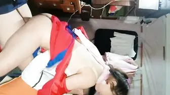 【人妻】寂寞少妇被快递小哥按在床上疯狂输出，丈夫在隔壁却不知