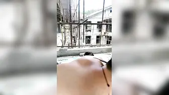 户外工地激情啪啪【park4】大奶子大屁股骚人妻跟小哥在工地啪啪，今天歇班草大屁股直播给狼友看全程露脸浪荡呻吟