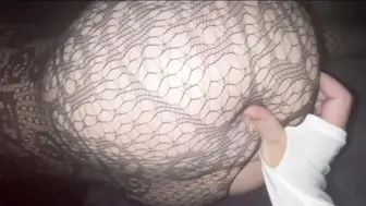 绿帽岳父为了图刺激，给我迷药叫我下在水里给丈母娘喝下，药效发作我直接操母猪丈母娘