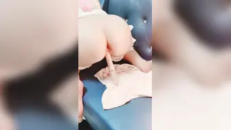 〖白虎箩莉〕罕见一线天明器，淫叫爸爸一边自慰流浆