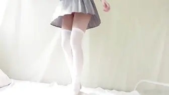 白袜萝莉 JK制服美少女学生妹私拍 白嫩无毛粉穴牛奶涂抹自摸